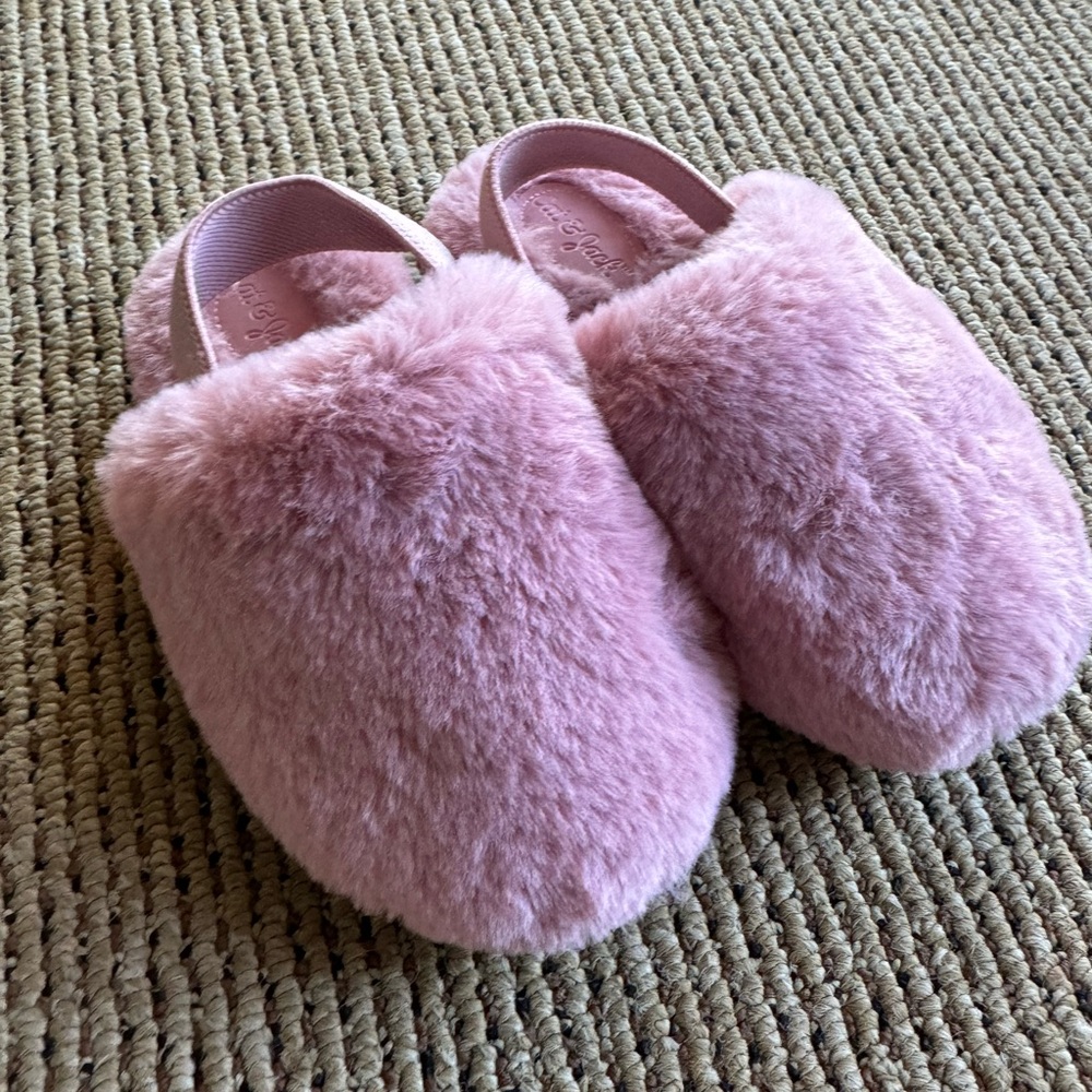 Cat & Jack Pink Fuzzy Slippers Size 7/8
